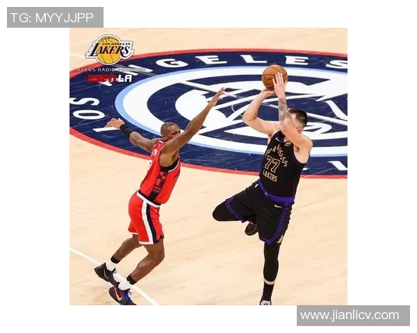 湖人火箭再度交锋球迷热议两队新阵容与战术变化